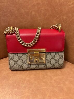 ❤️ Gucci Padlock Small GG Supreme Shoulder Bag